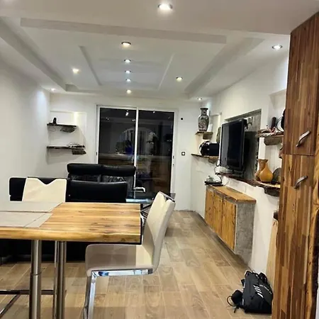 Tres Bel Apartment *