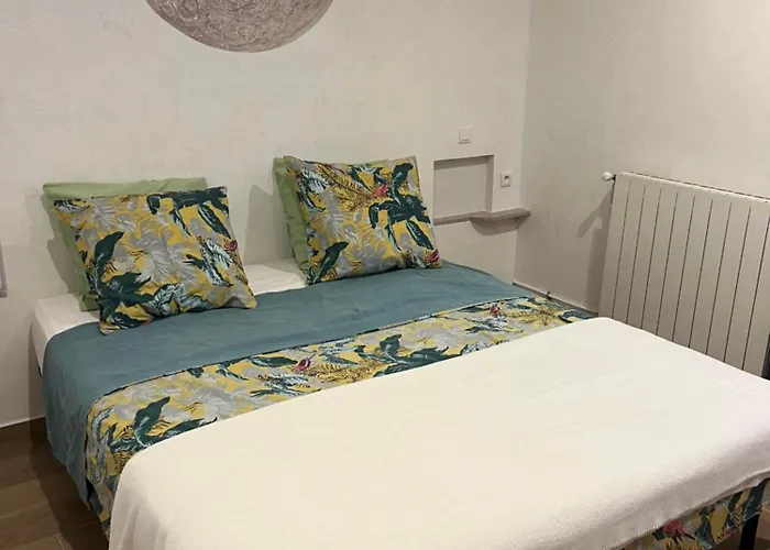 Tres Bel * בסטיה